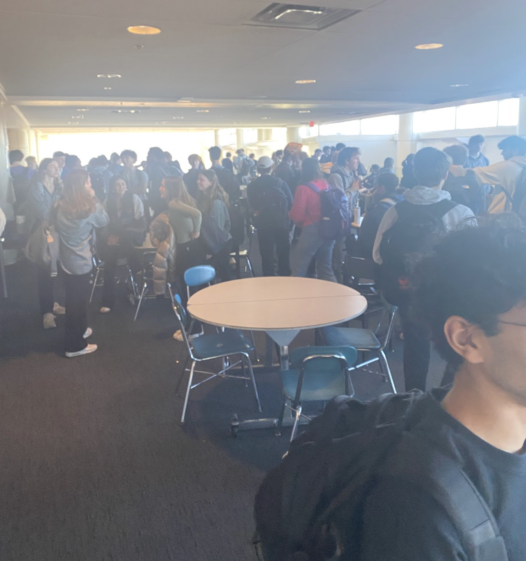 A clutter of seniors in the Senior Commons of LFHS. Photo taken by Dylan DiTomasso